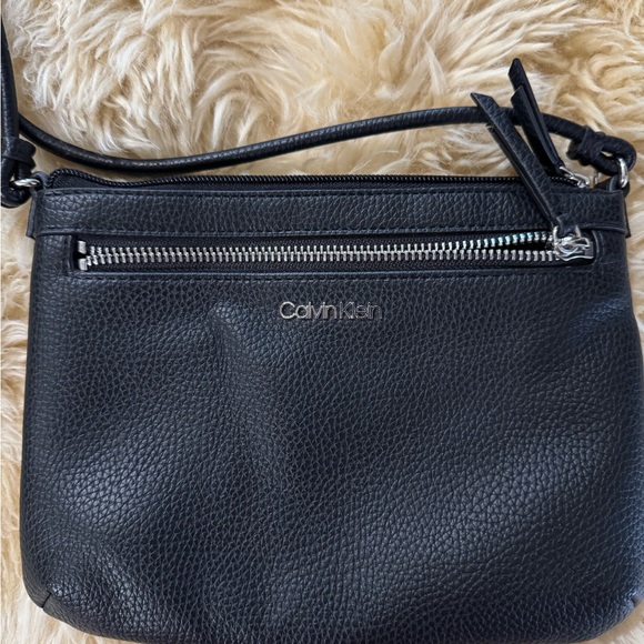 BRAND NEW Calvin Klein Black Crossbody - Picture 1 of 5
